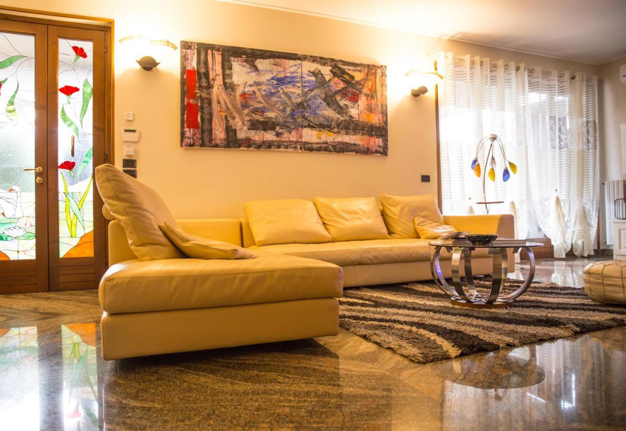 Villa Ivana Desenzano del Garda Eksteriør billede