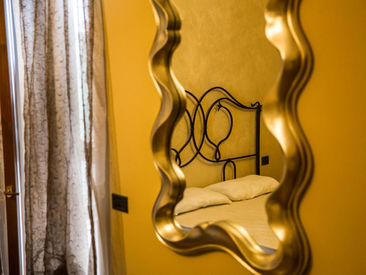 Villa Ivana Desenzano del Garda Eksteriør billede