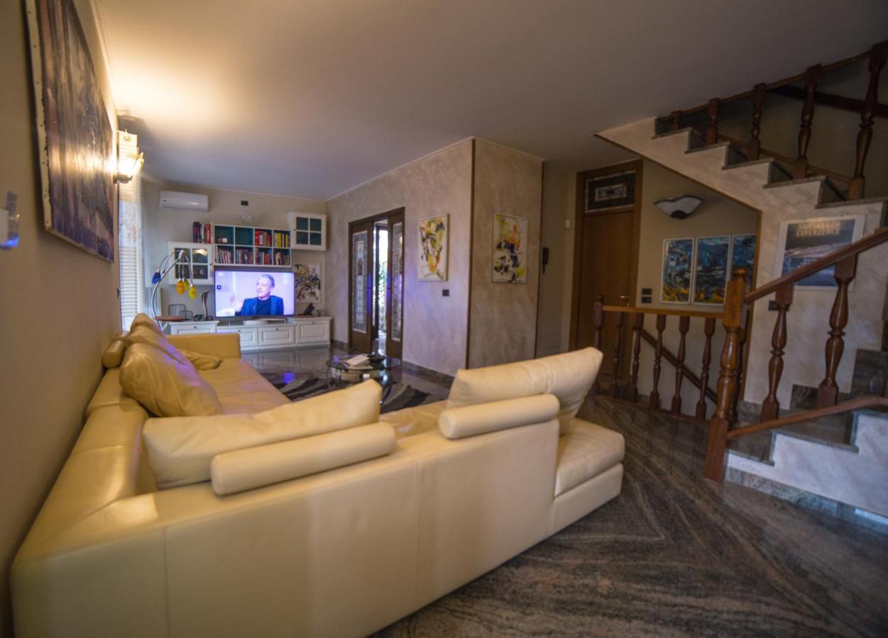 Villa Ivana Desenzano del Garda Eksteriør billede